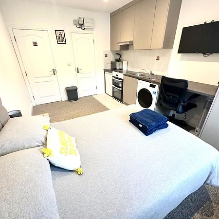 Bright Modern, Private Apartment,15 Mins To Central London Hendon Eksteriør bilde